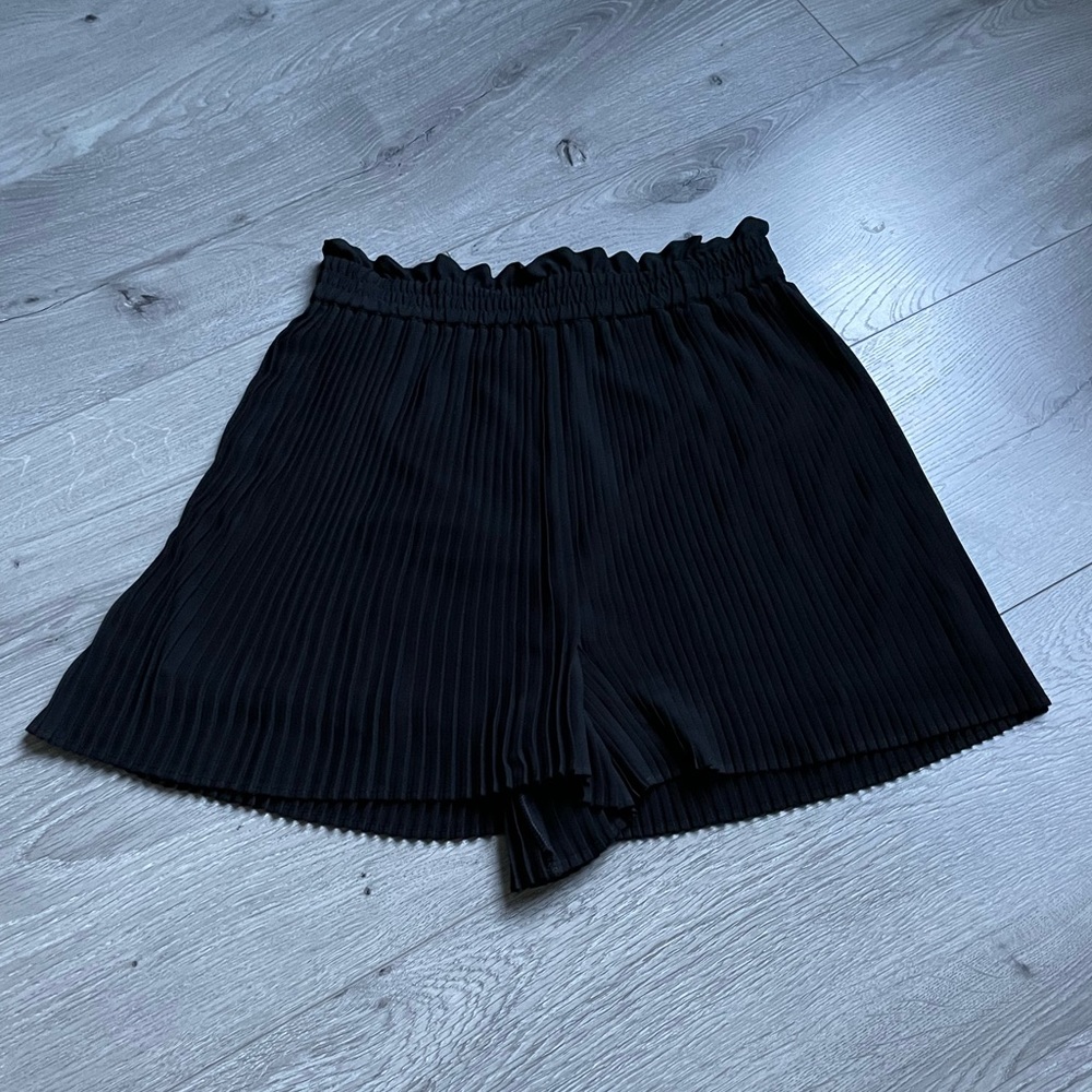 NWT - EXPRESS Black Pleated Shorts